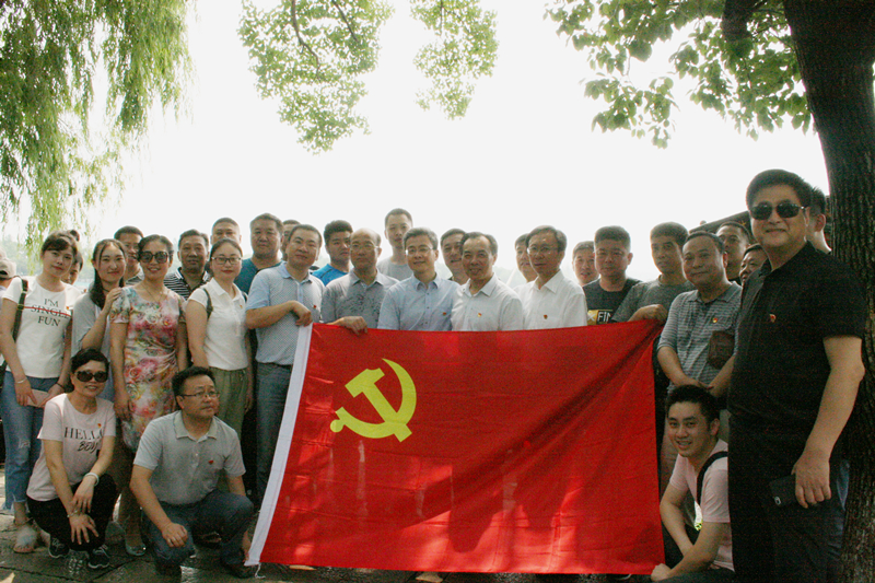 红船劈波行，精神聚人心 ——公司党委组织党员赴嘉兴南湖进行革命传统教育